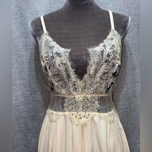 NWT The Clothing Company CC Belle Eyelet Lace Country Coastal Sz L Romper Ivory
